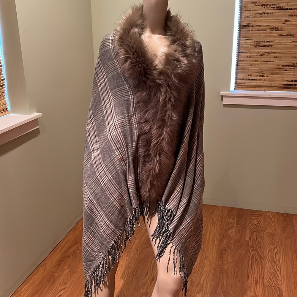 Shawl With Faux Fur Trim Plaid Design And Fringe Bottom O/S